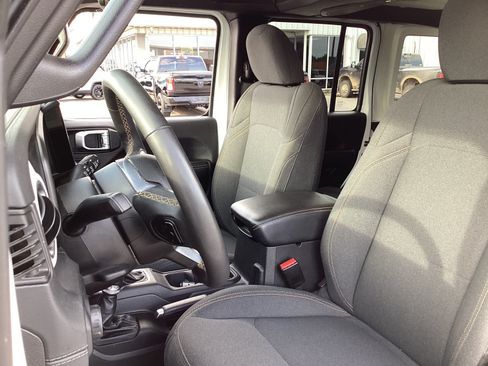 Used 2024 Jeep Wrangler Unlimited Sahara AWD/4WD image 9