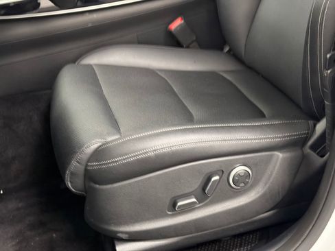 Used 2025 Genesis GV70 2.5T image 16