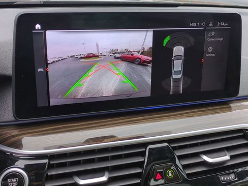 Used 2023 BMW 540i xDrive w/ Premium Package image 25