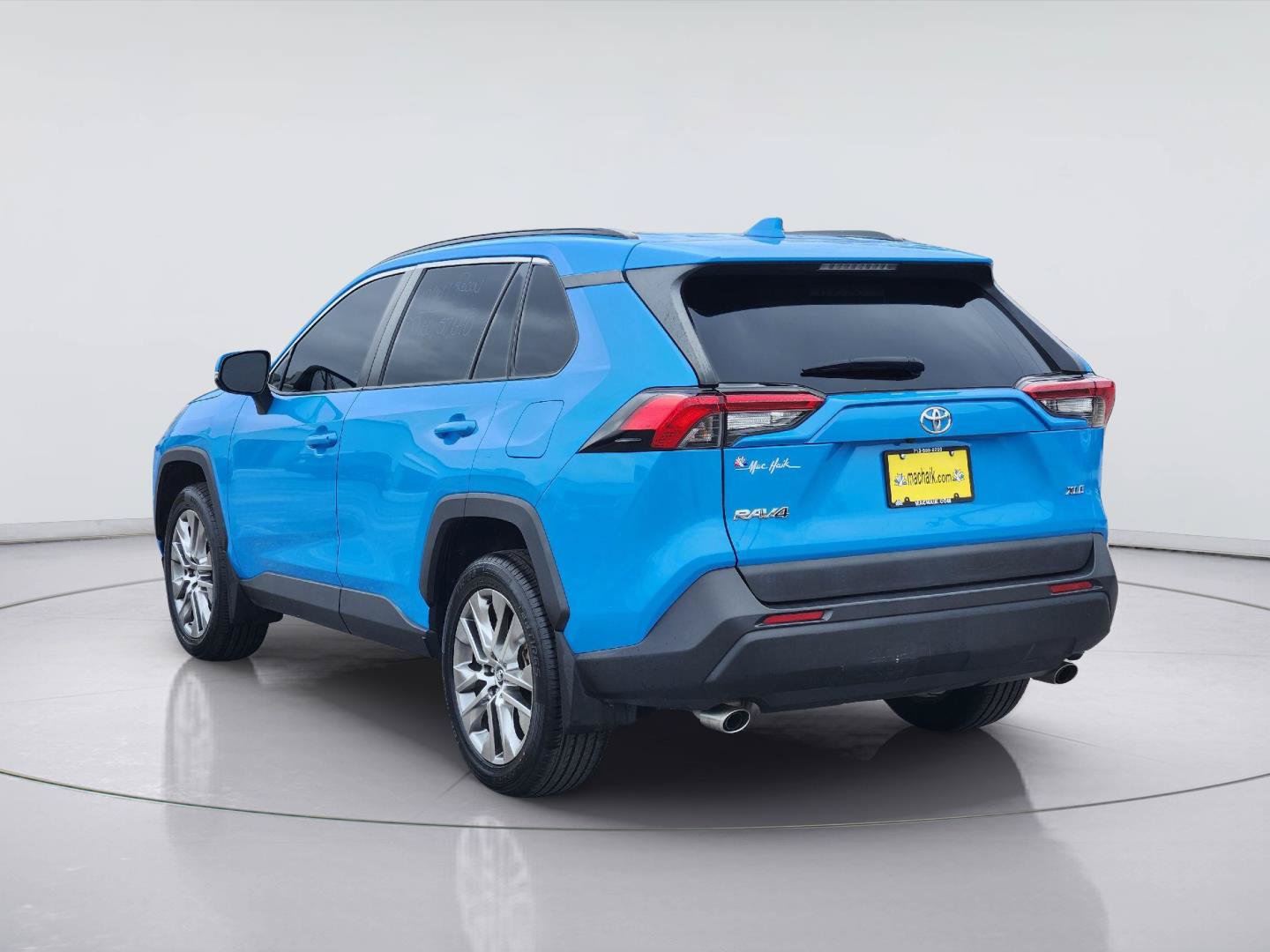 Used 2020 Toyota RAV4 XLE Premium FWD image 7