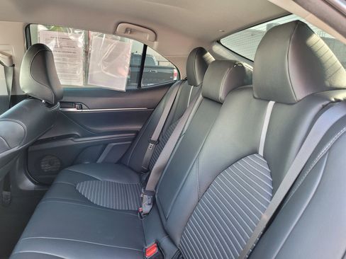 Used 2018 Toyota Camry LE image 12