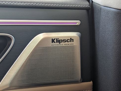 Used 2025 INFINITI QX80 Sensory image 39