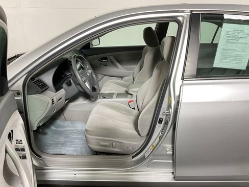 Used 2011 Toyota Camry LE image 16