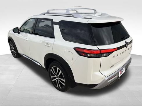 Used 2024 Nissan Pathfinder Platinum image 8