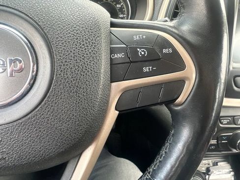 Used 2015 Jeep Cherokee Latitude w/ Cold Weather Group AWD/4WD image 20