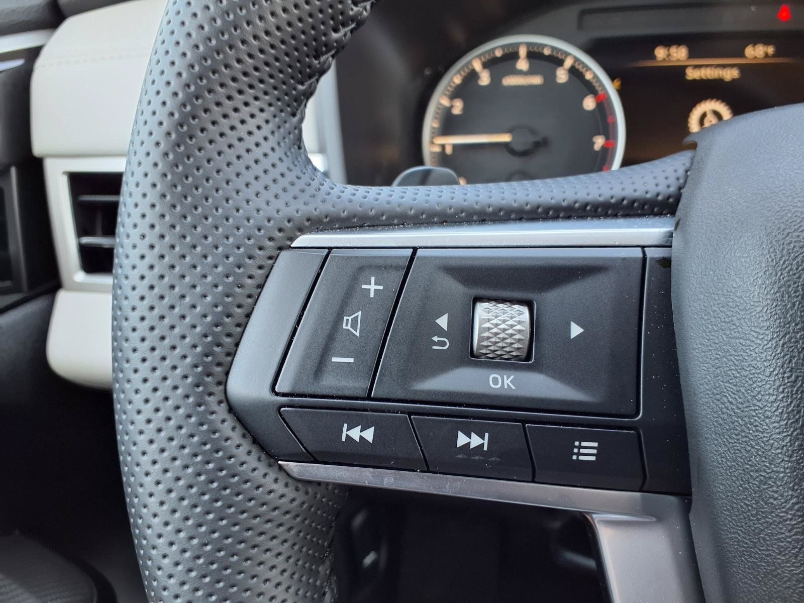 Used 2025 Mitsubishi Outlander SE FWD image 11