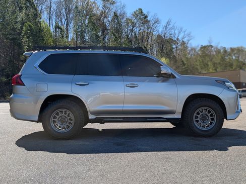 Used 2017 Lexus LX 570 4WD w/ Luxury Package image 10