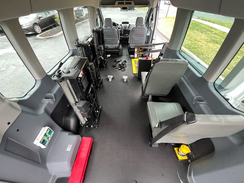 Used 2018 Ford Transit 350 XL image 35