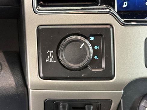 Used 2022 Ford F250 Lariat w/ Black Appearance Package AWD/4WD image 32
