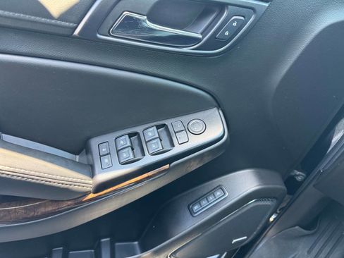 Used 2018 Chevrolet Suburban LT image 8