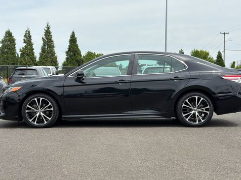 Used 2020 Toyota Camry SE w/ Sunroof Package FWD image 8