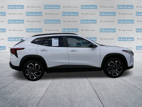 Used 2025 Chevrolet Trax RS w/ Sunroof Package image 4