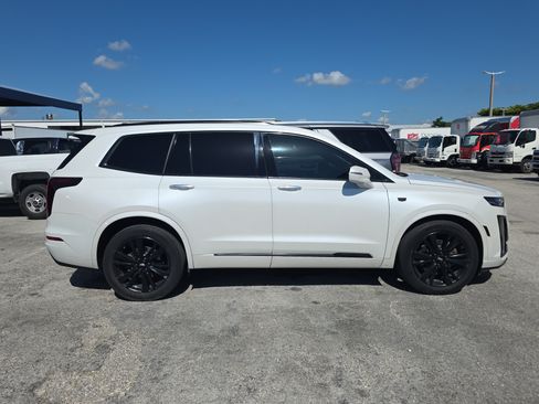 Used 2022 Cadillac XT6 Premium Luxury FWD image 9