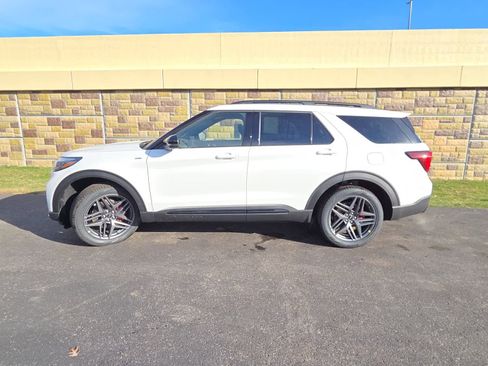 New 2026 Ford Explorer ST-Line w/ ST-Line Street Pack image 10