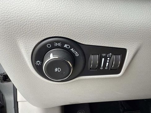 Used 2022 Jeep Compass Latitude w/ Sun and Sound Group image 32