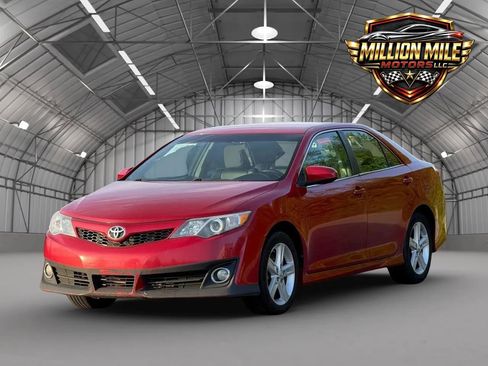 Used 2014 Toyota Camry SE FWD image 6
