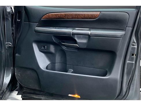 Used 2012 Nissan Armada Platinum image 20