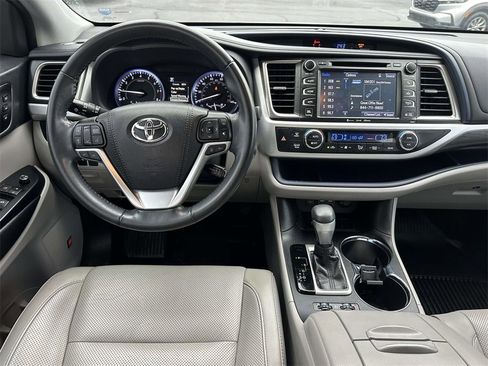 Used 2019 Toyota Highlander Limited image 11