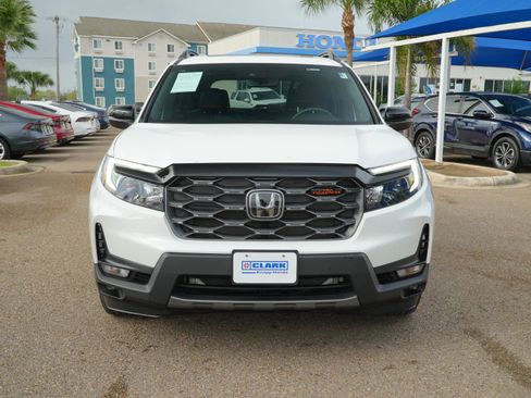 Used 2023 Honda Passport TrailSport image 2