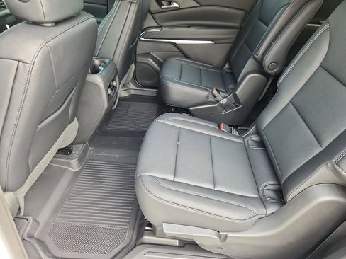 New 2025 Chevrolet Traverse LT w/ Driver Confidence Package image 8