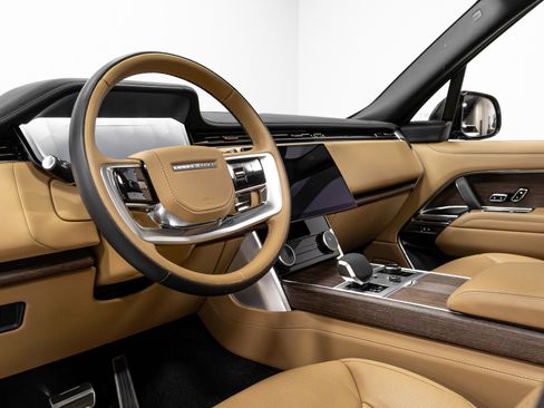 Used 2023 Land Rover Range Rover Autobiography image 7