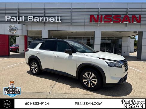 Used 2022 Nissan Pathfinder SL AWD/4WD image 3
