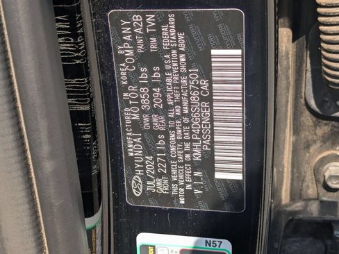 Used 2025 Hyundai Elantra Limited FWD image 39