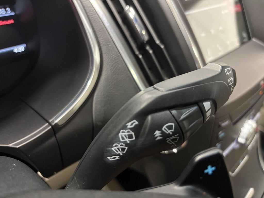 Used 2018 Ford Edge Titanium w/ Equipment Group 301A AWD/4WD image 22