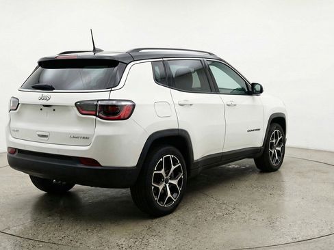 Used 2025 Jeep Compass Limited image 9