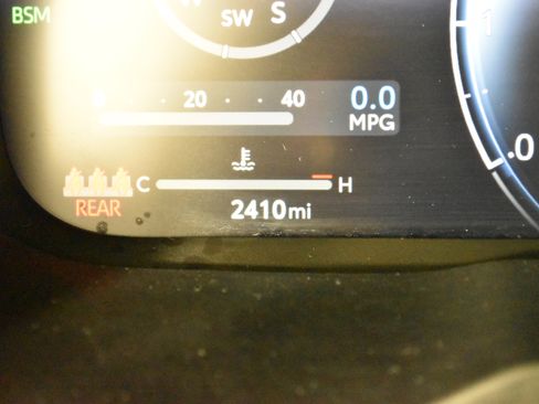 Used 2024 Toyota RAV4 Limited image 17