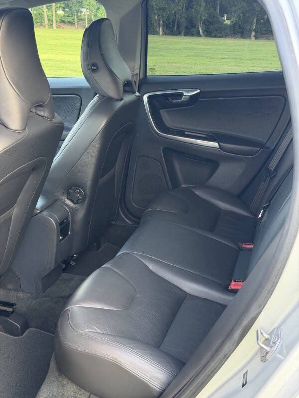 Used 2014 Volvo XC60 T6 AWD/4WD image 16