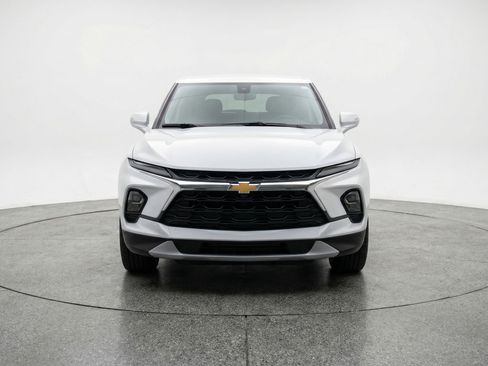 Used 2025 Chevrolet Blazer LT image 2