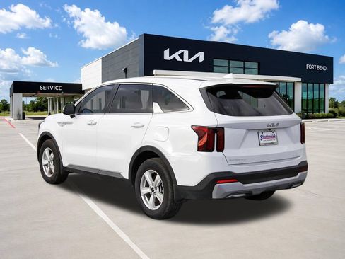 Certified 2026 Kia Sorento LX FWD image 7