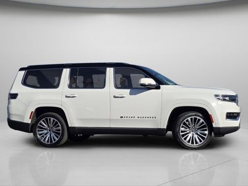 Used 2022 Jeep Grand Wagoneer Series III AWD/4WD image 24