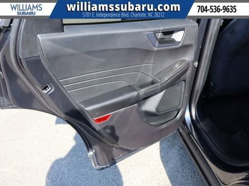 Used 2022 Ford Escape SE w/ SE Sport Appearance Package FWD image 32