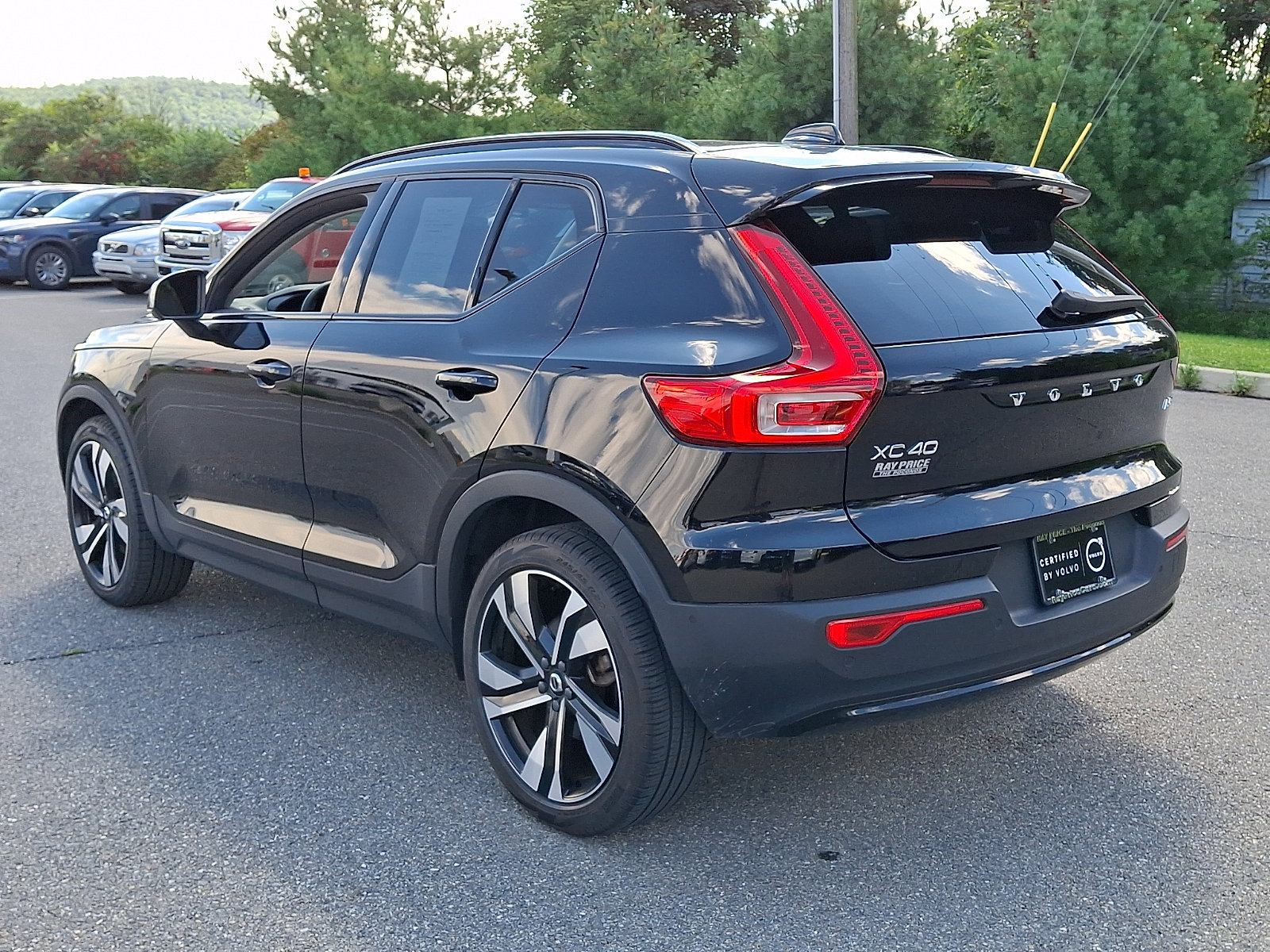 Used 2024 Volvo XC40 B5 Plus w/ Protection Package Premier AWD/4WD image 5