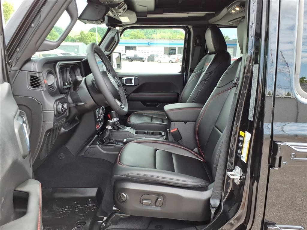 Used 2025 Jeep Wrangler Unlimited Rubicon AWD/4WD image 10