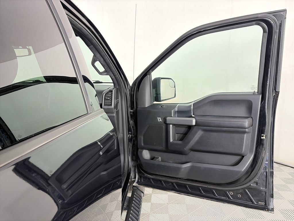 Used 2019 Ford F150 XLT w/ Equipment Group 302A Luxury AWD/4WD image 28