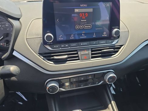 Used 2025 Nissan Altima 2.5 S FWD image 12