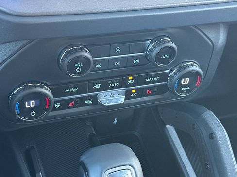 New 2025 Ford Bronco Badlands image 21