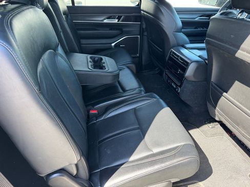 Used 2024 Jeep Wagoneer Series II w/ Flexible Seating Group RWD image 4