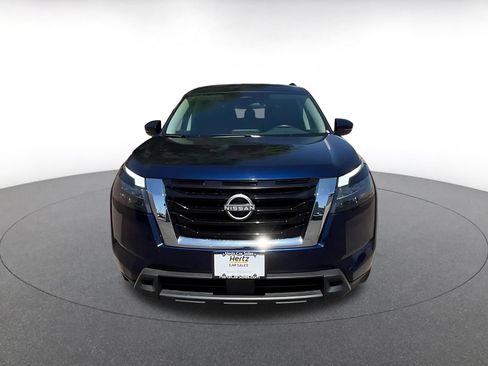 Used 2025 Nissan Pathfinder SV FWD image 4