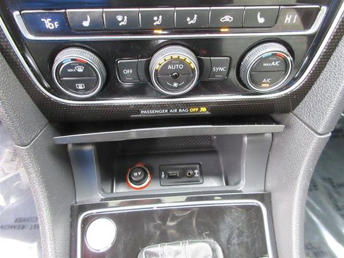 Used 2018 Volkswagen Passat 3.6 image 15