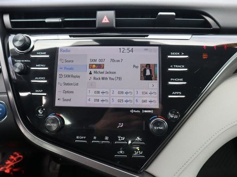 Used 2019 Toyota Camry LE w/ Sunroof Package image 18