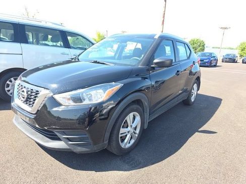 Used 2018 Nissan Kicks S FWD image 1