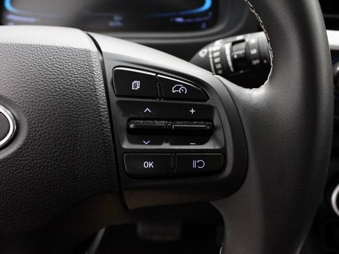 Certified 2025 Hyundai Venue Limited FWD image 29