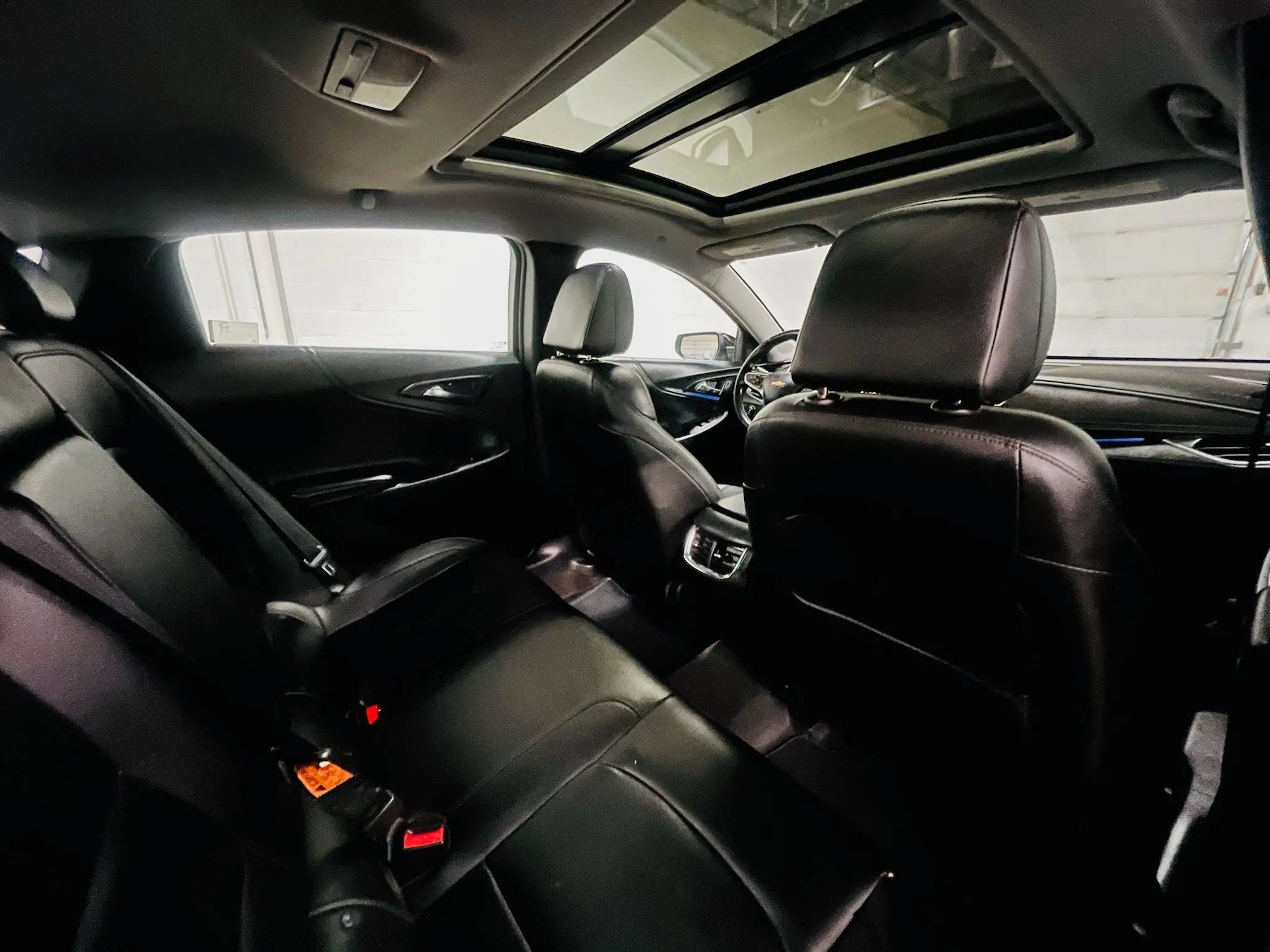 Used 2018 Chevrolet Malibu LT w/ Leather Package FWD image 10