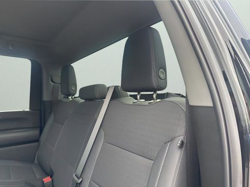 Used 2025 Chevrolet Silverado 2500 Custom w/ Custom Value Package image 18