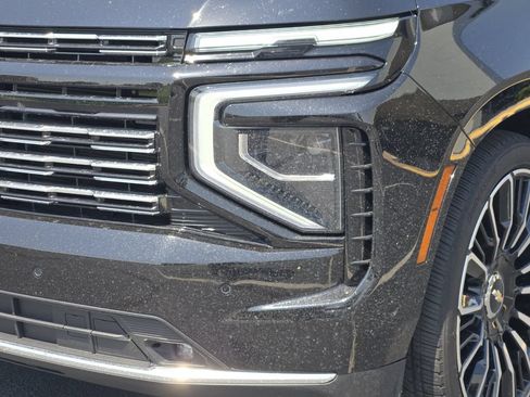 Used 2025 Chevrolet Tahoe High Country AWD/4WD image 10
