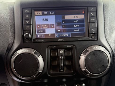 Used 2013 Jeep Wrangler Unlimited Sahara w/ Dual Top Group AWD/4WD image 5
